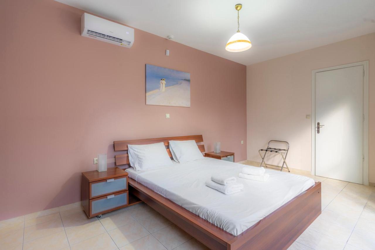 2 Bedroom Renovated Apartment With A View Atenas Exterior foto