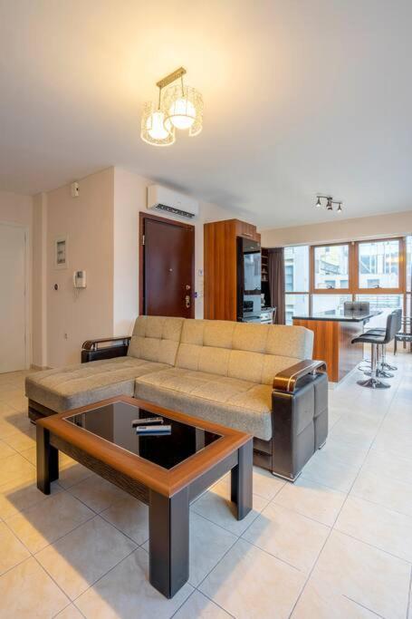 2 Bedroom Renovated Apartment With A View Atenas Exterior foto