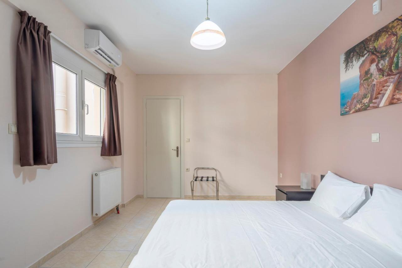 2 Bedroom Renovated Apartment With A View Atenas Exterior foto